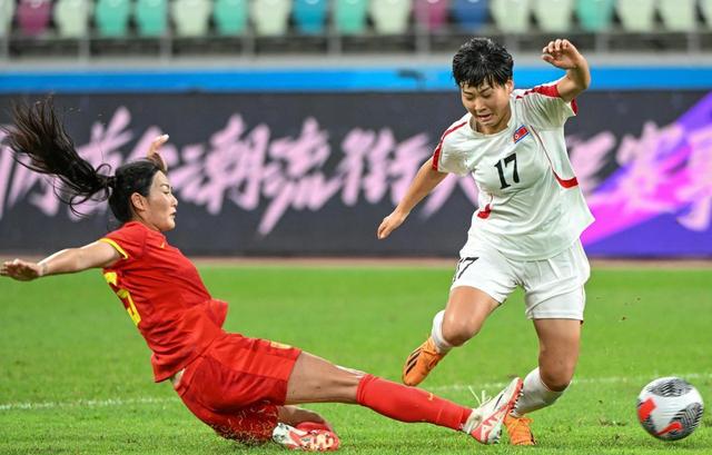 国内女足赛事中,一场激烈的对决引发关注 国内女足赛事中,一场激烈的对决引发关注