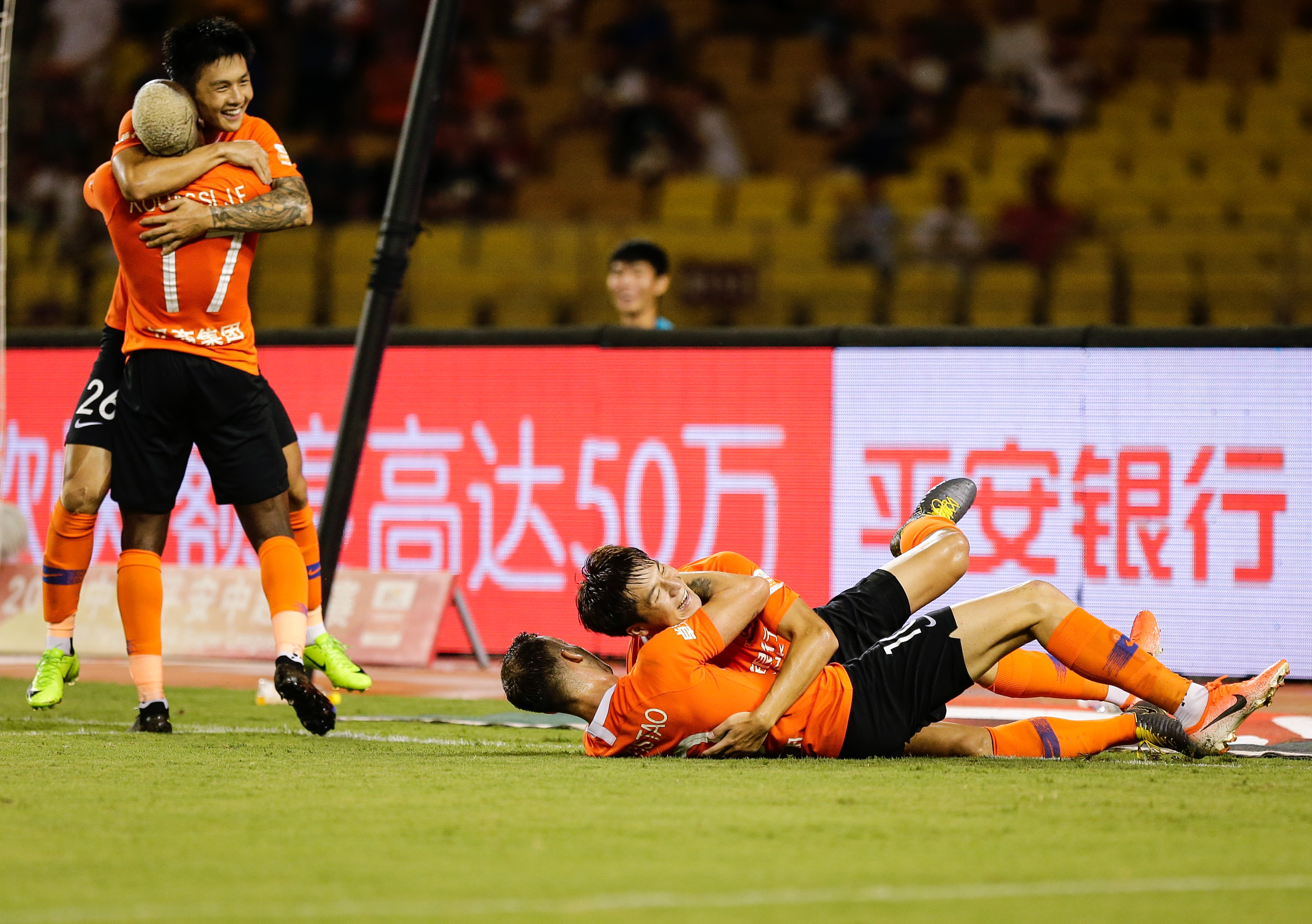 武汉卓尔将在主场迎战广州富力，战术备战