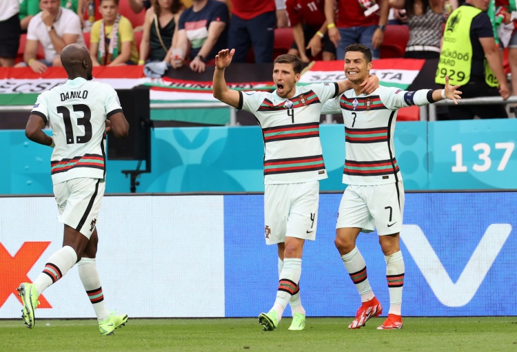 葡萄牙队备战决赛对阵德国队 葡萄牙队备战决赛对阵德国队