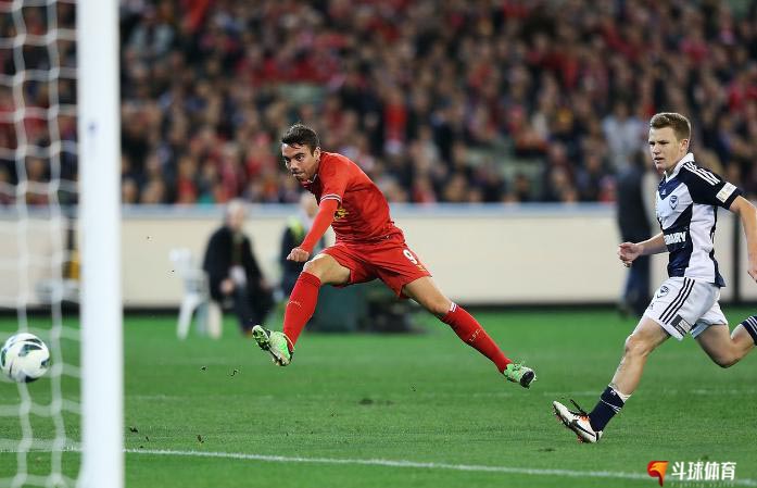 利物浦失利不敌巴塞,陷入晋级危机 利物浦失利不敌巴塞,陷入晋级危机