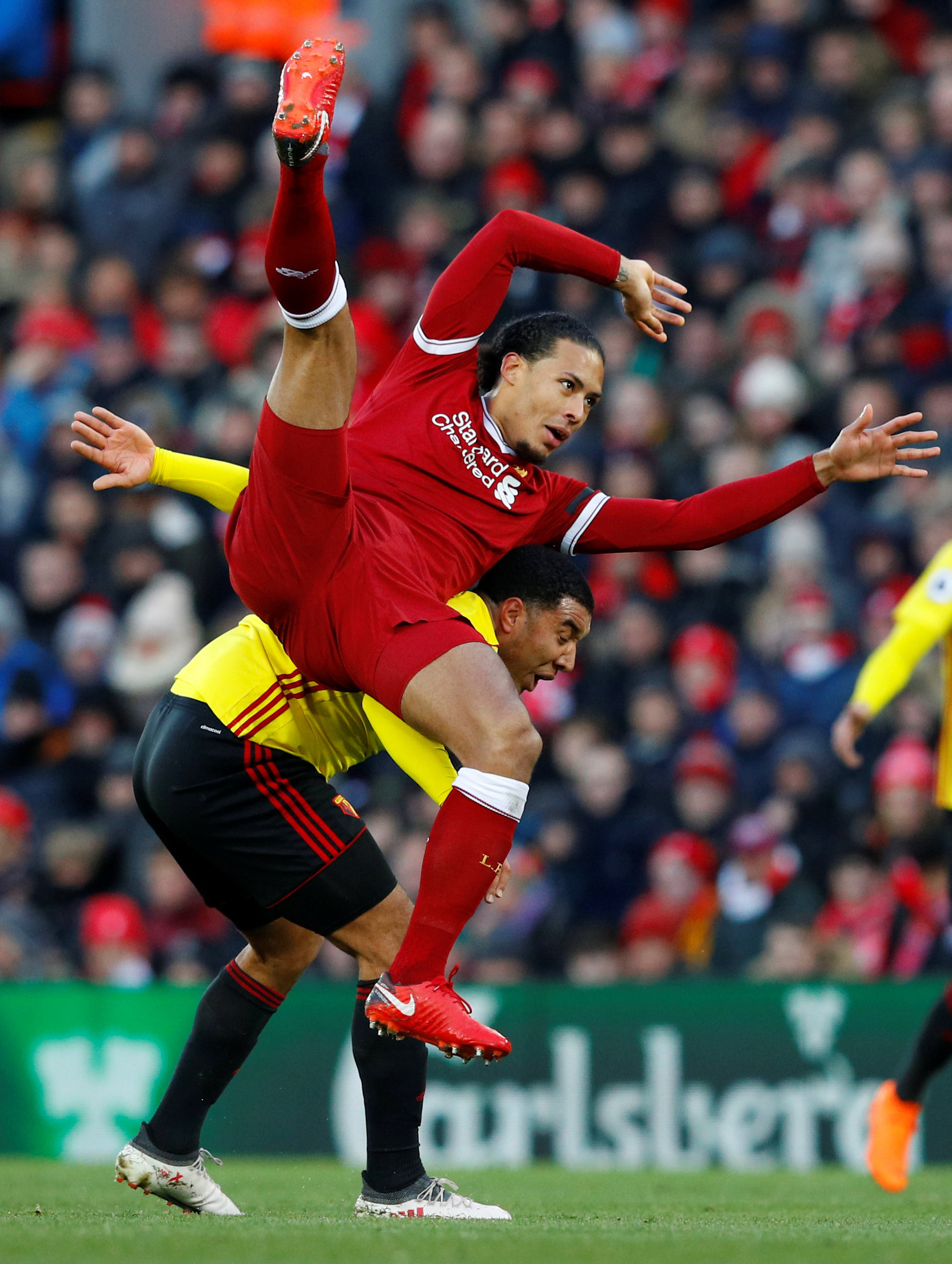 利物浦客场击败沃特福德,全面确立榜首地位 利物浦客场击败沃特福德,全面确立榜首地位