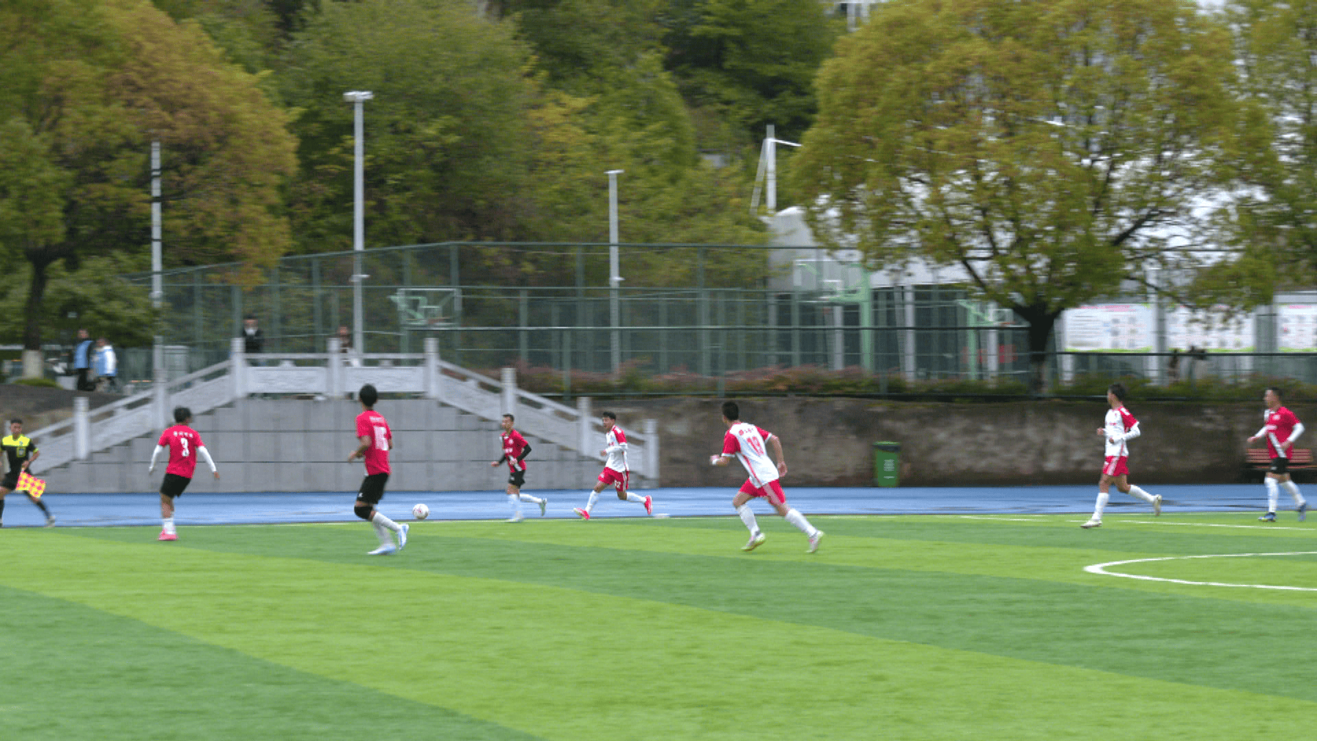 比赛气氛热烈，球队整体表现出色